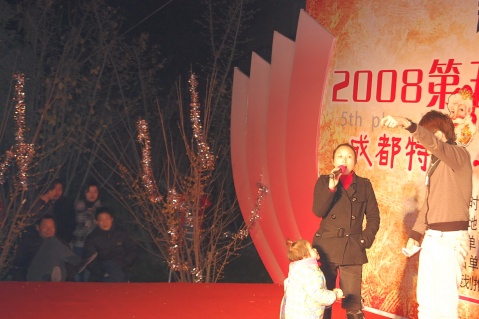 （今年圣诞节真冷，梅花节圣诞狂欢活动还得做好(图片，公司美女原创摄影） - 笨鸟的天空--品格飞扬 - 笨鸟的天空---品格飞扬
