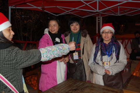 （今年圣诞节真冷，梅花节圣诞狂欢活动还得做好(图片，公司美女原创摄影） - 笨鸟的天空--品格飞扬 - 笨鸟的天空---品格飞扬